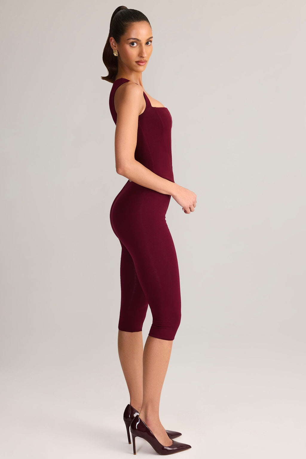 Modal Mid-Rise Capri Leggings in Wine