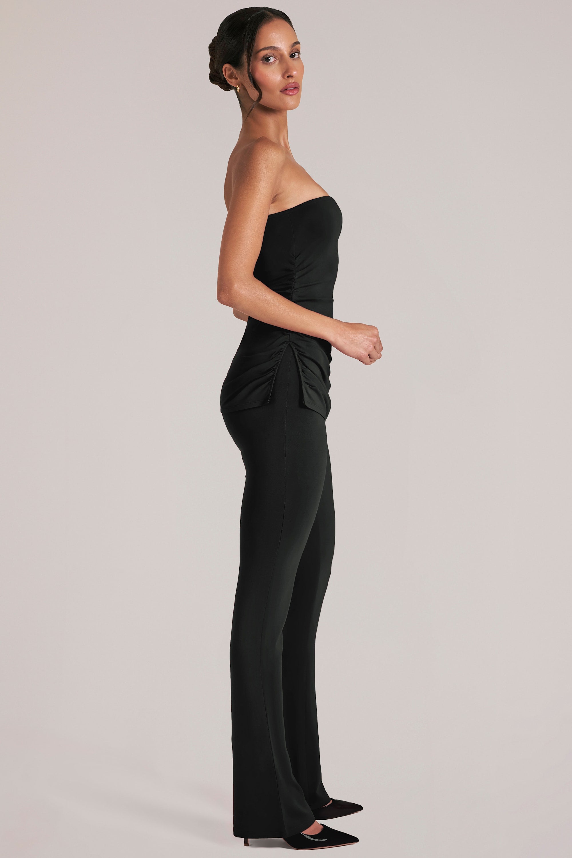 Mid-Rise Fitted Trousers  in Black