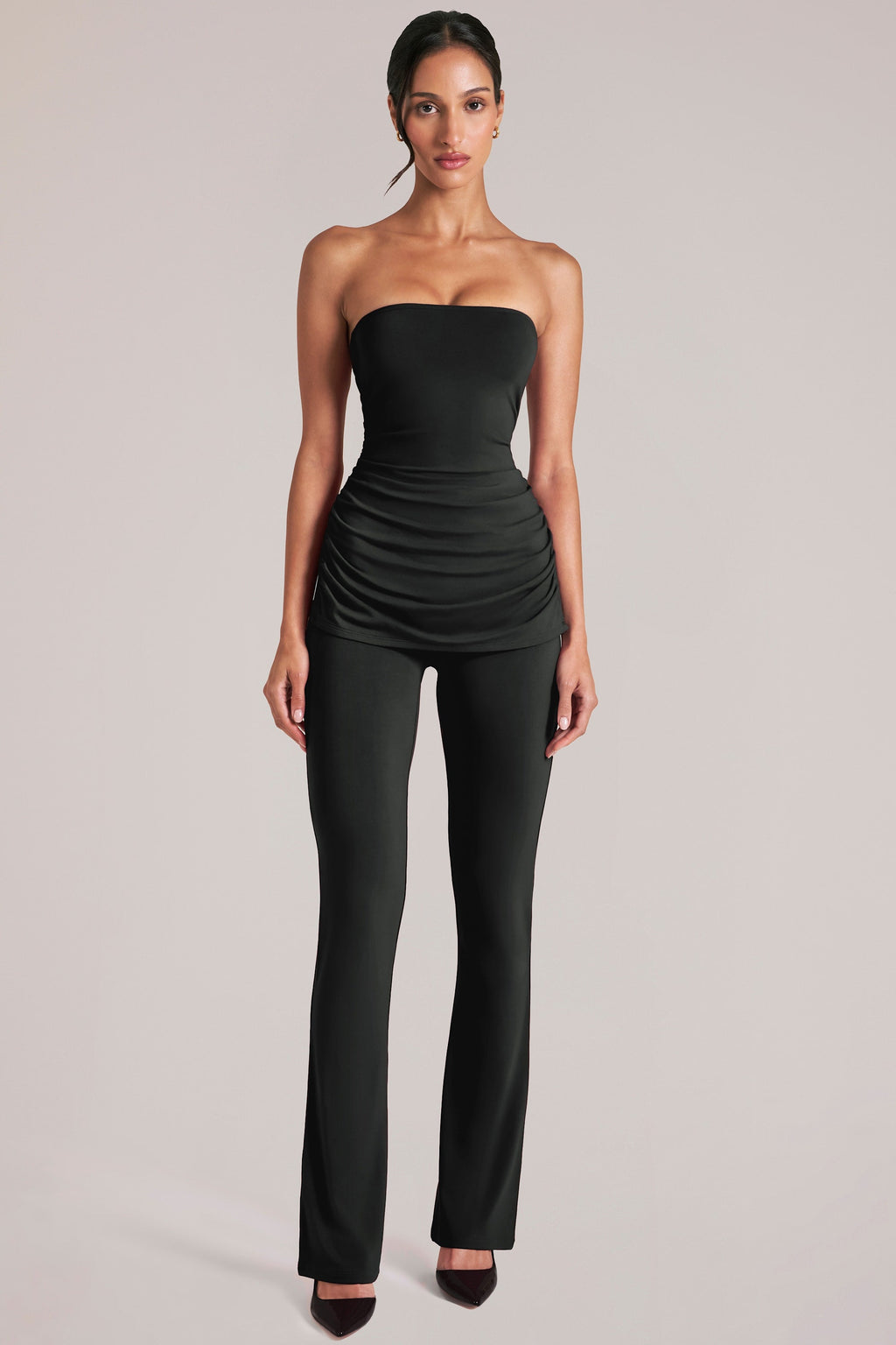 Mid-Rise Fitted Trousers  in Black