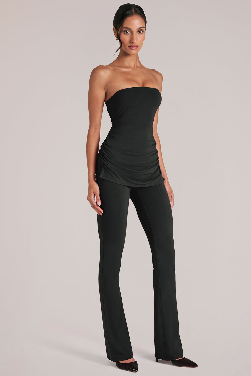 Mid-Rise Fitted Trousers  in Black