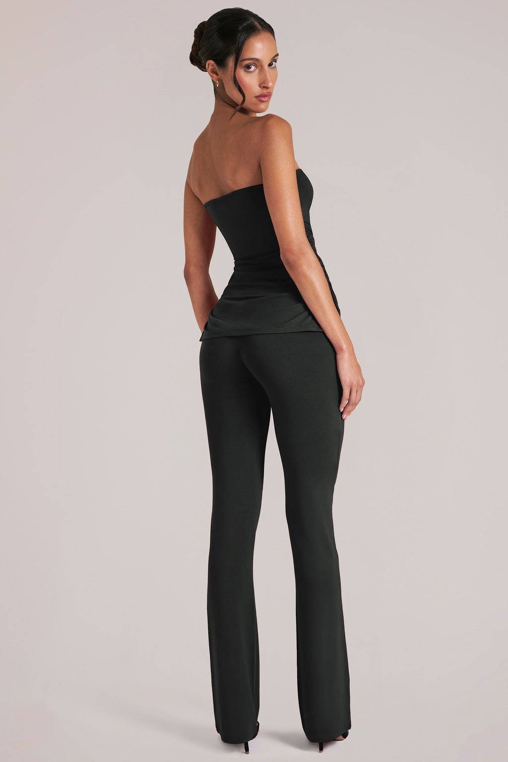 Mid-Rise Fitted Trousers  in Black