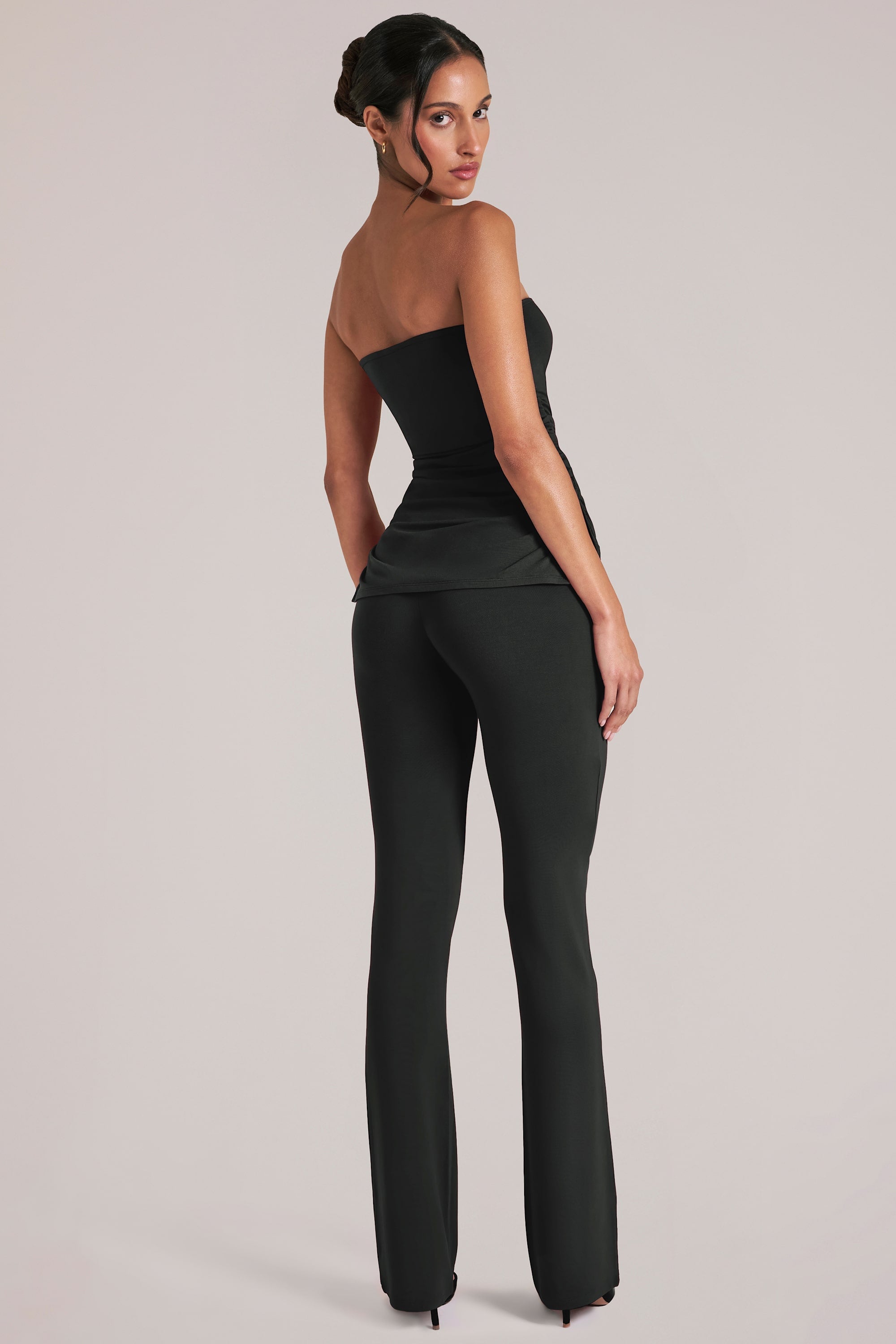 Mid-Rise Fitted Trousers  in Black