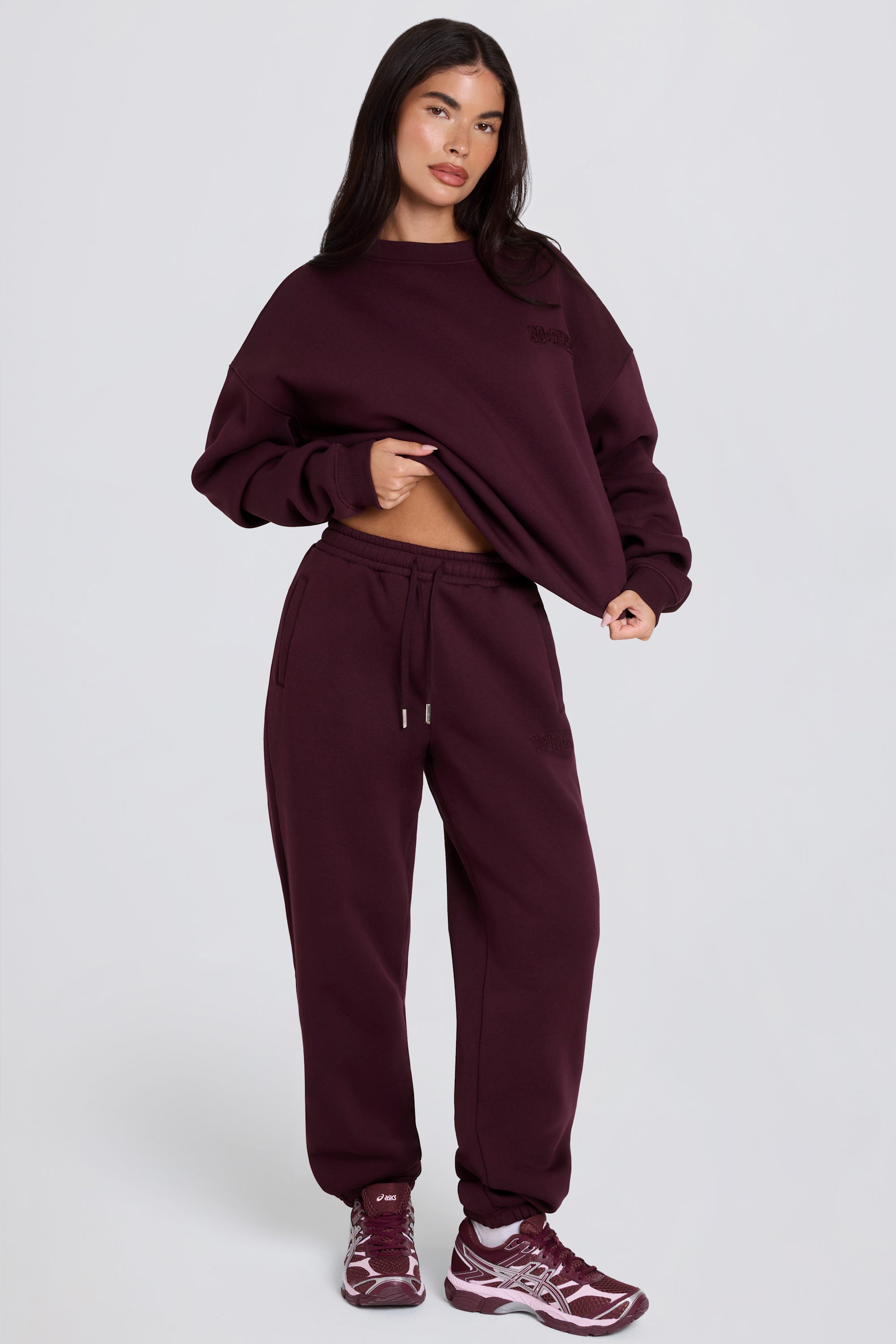 Brushed Cotton Jersey Mid-Rise Relaxed Joggers in Burgundy
