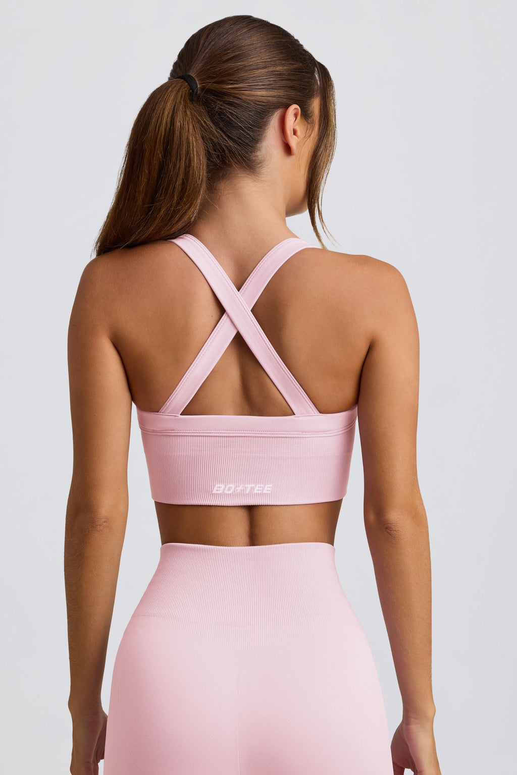 Super Sculpt Seamless Crossback Sports Bra in Powder Pink