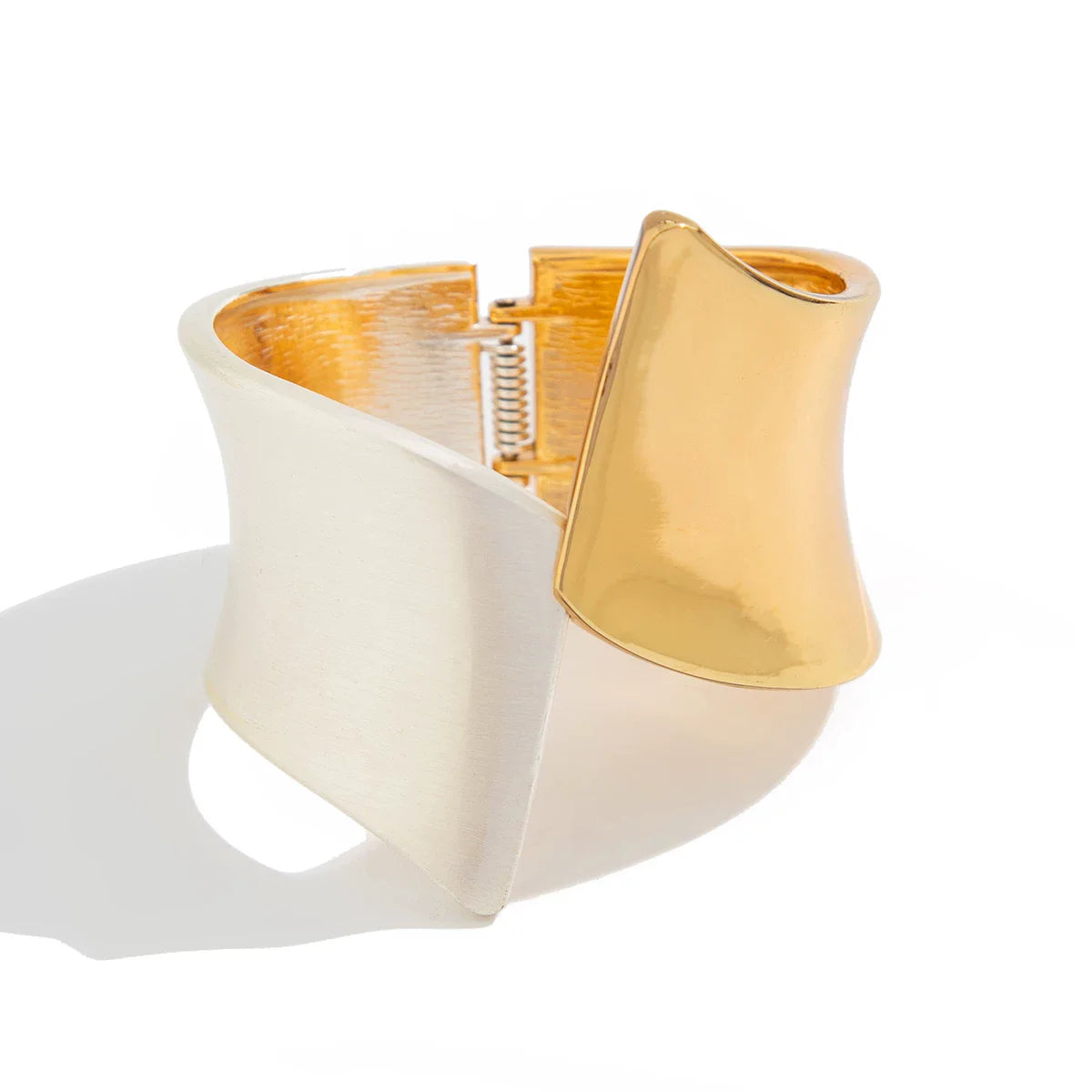 Gzixy | Irregular Geometric Spring Metal Bracelet for Women – Modern Fashion Accessory