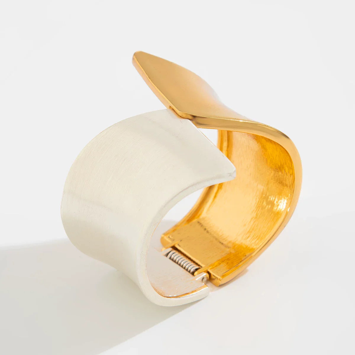 Gzixy | Irregular Geometric Spring Metal Bracelet for Women – Modern Fashion Accessory