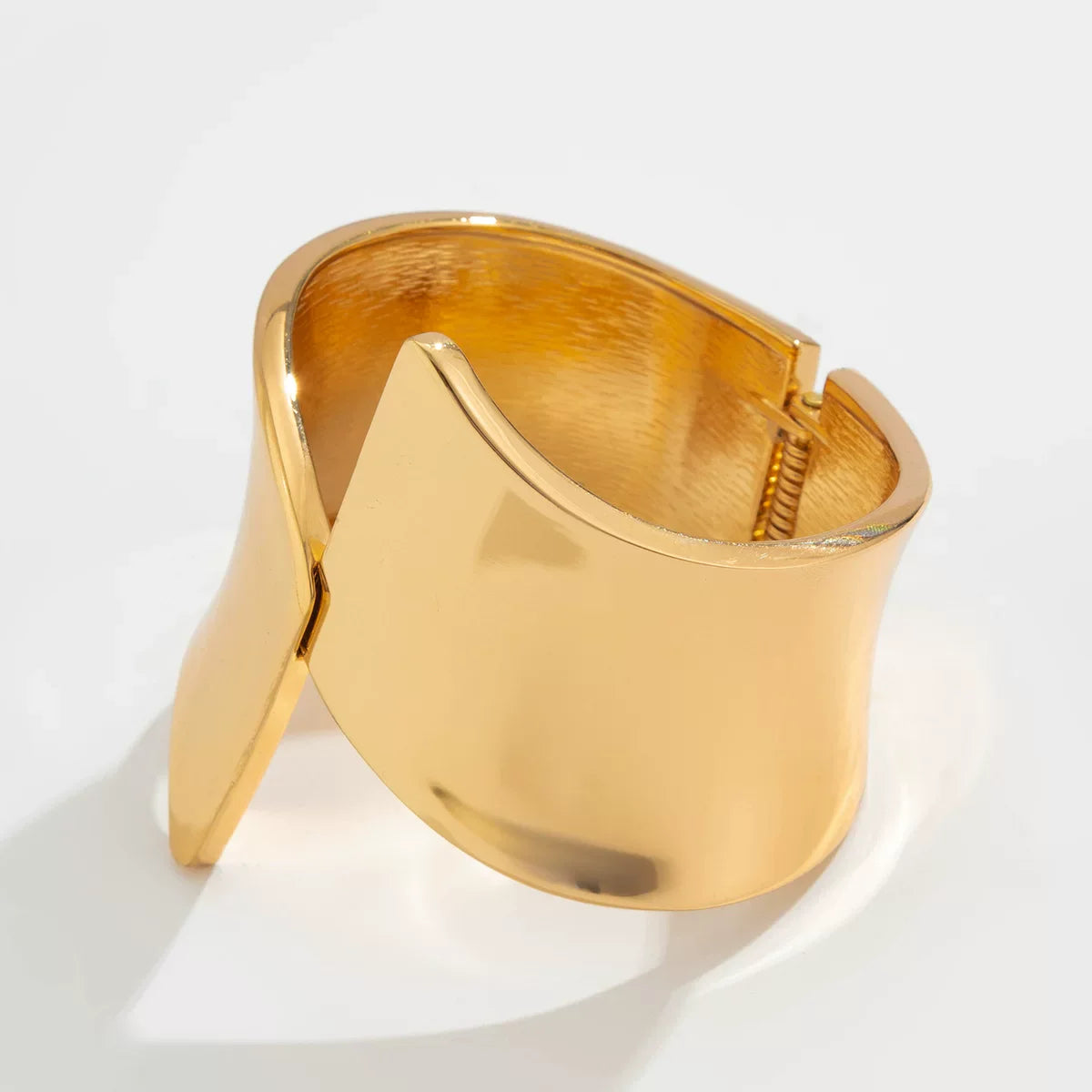 Gzixy | Irregular Geometric Spring Metal Bracelet for Women – Modern Fashion Accessory