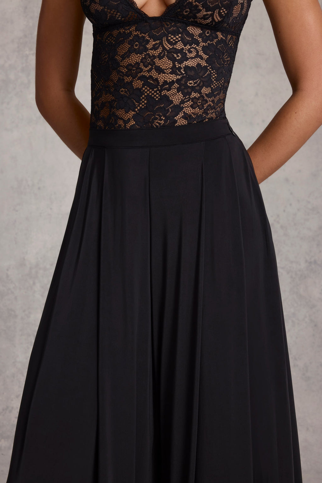 Soft Jersey Mid-Rise Wide-Leg Trousers in Black